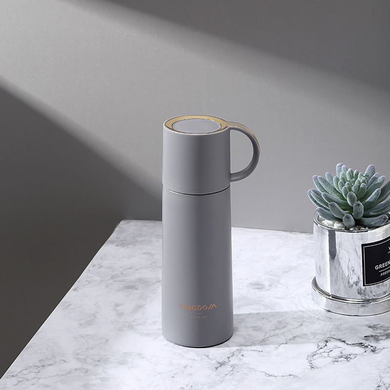 Thermos avec tasse intégret